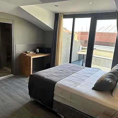 Airport Hotel 3*