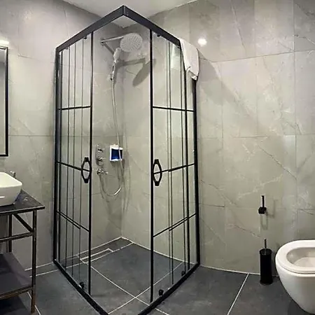 Airport Hotel 3*